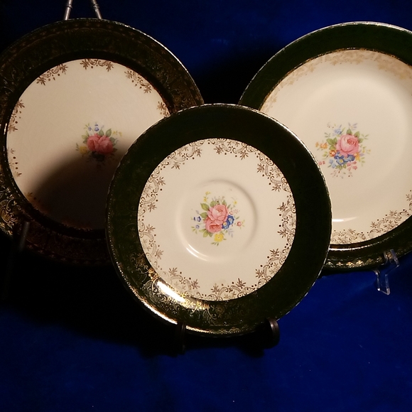 Floral Patterned Dinnerware Set - Picture 13 of 13